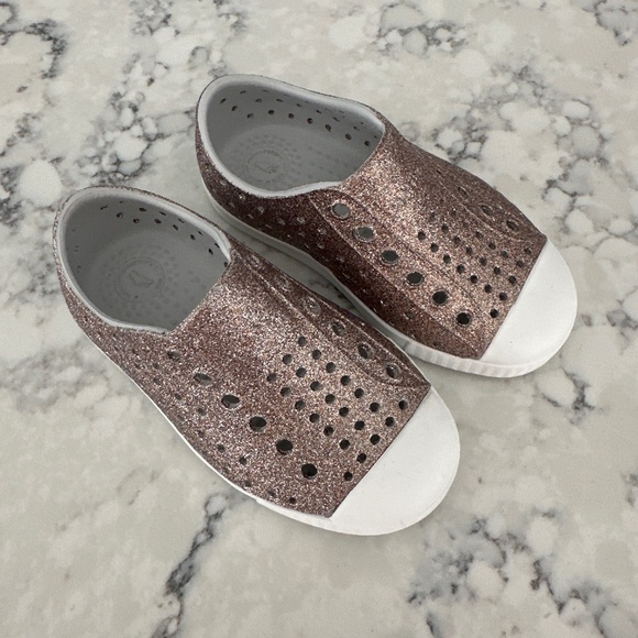 Platinum Sparkle Kids Native Shoes - Picture 1 of 3